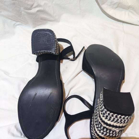 Fergie strappy heals size 9.5 - Picture 8 of 10